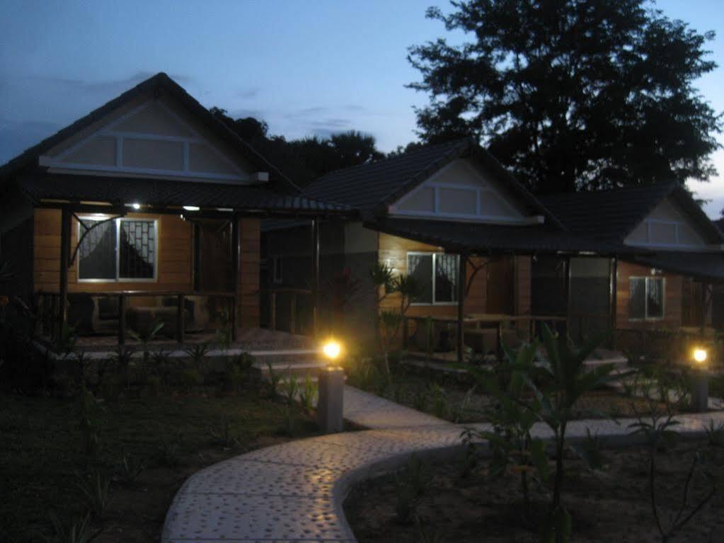 Atmaland Resort Kep Exterior photo